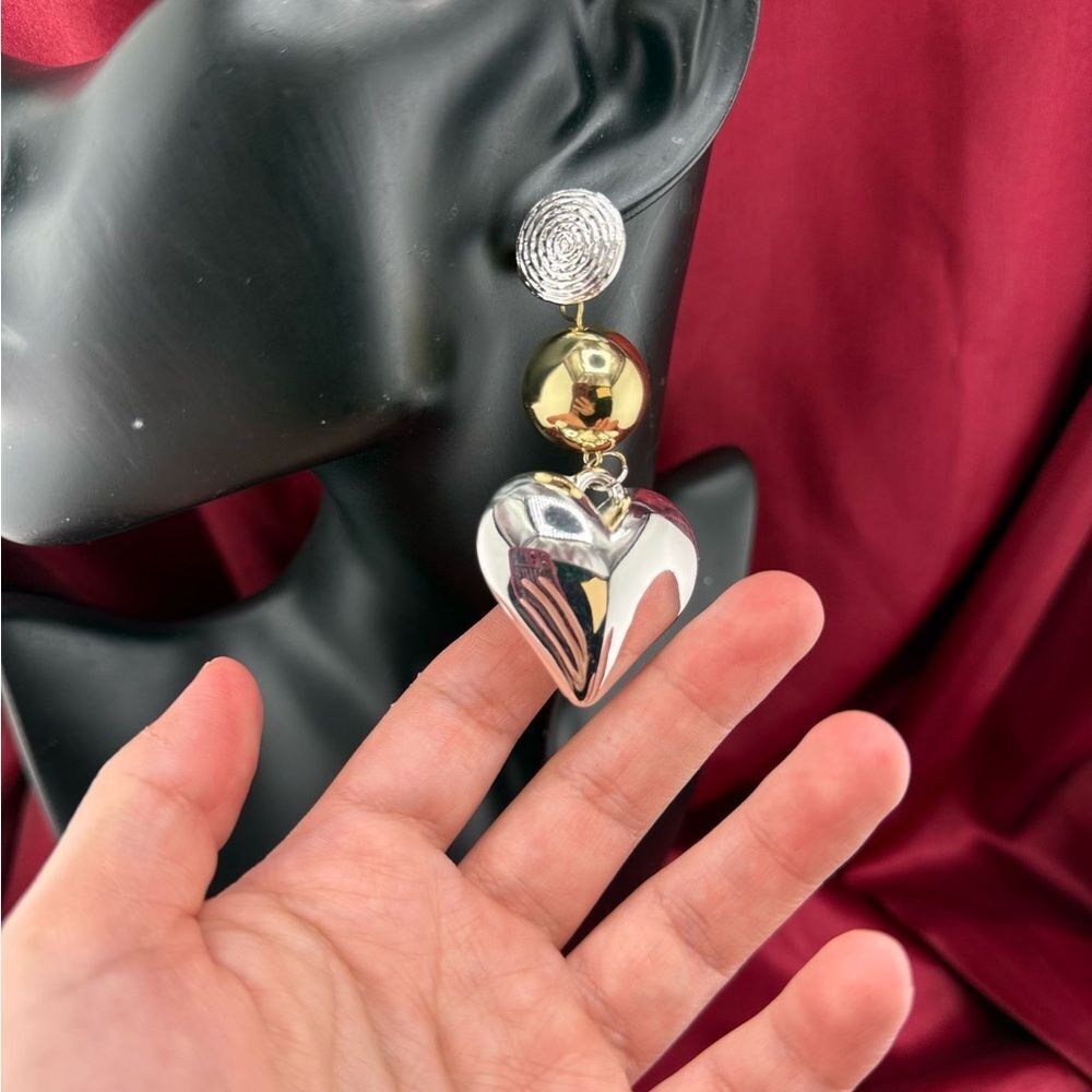 Lustrous Love: Sculptural Mixed-Metal Heart Statement Earrings Antropologie - Picture 6 of 10